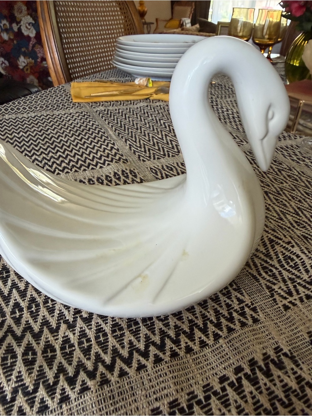 White Ceramic Swan Decorative dish hand towel holder